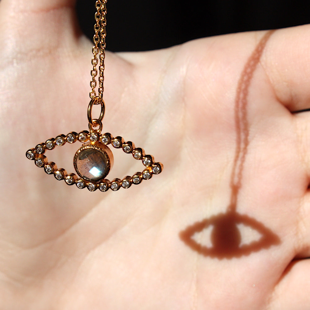Collier doré oeil ajouré pierre et zircons