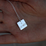 Collier argent 925 et médaille carrée + qu’hier - que demain