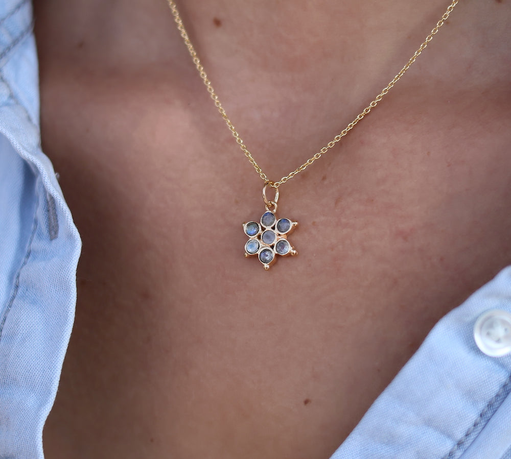 Collier doré et fleur en pierre naturelle - LABRADORITE