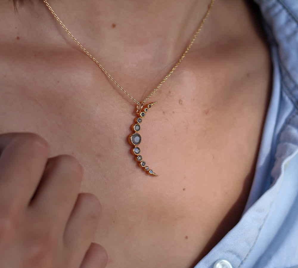 Collier doré croissant de lune et pierres - LABRADORITE