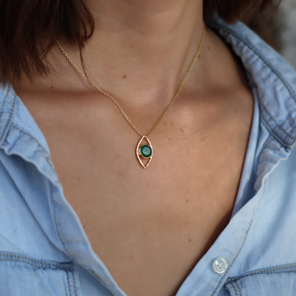 Collier doré pendentif oeil martelé et pierre - Colliers