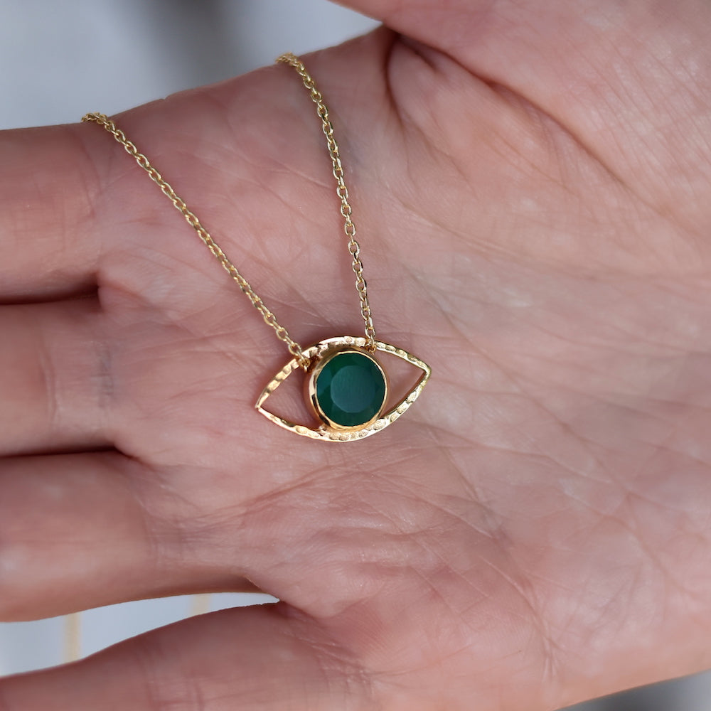 Collier doré pendentif oeil martelé et pierre - ONYX VERTE -