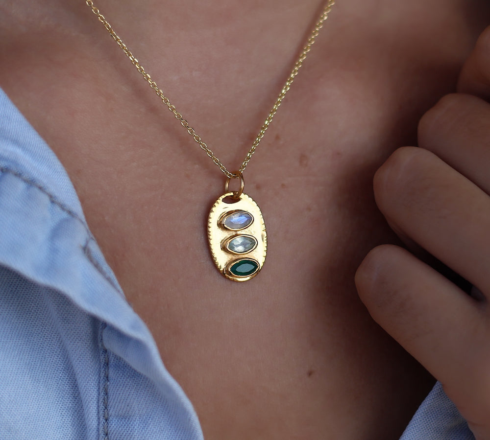 Collier doré pendentif ovale trilogie de pierres - PIERRE DE