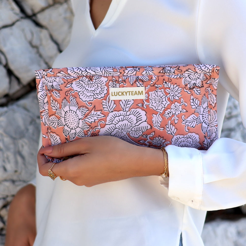 Pochette abricot & fleurs blanches - Pochettes de voyage
