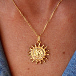 Collier doré médaille soleil visage et zircons - ZIRCON