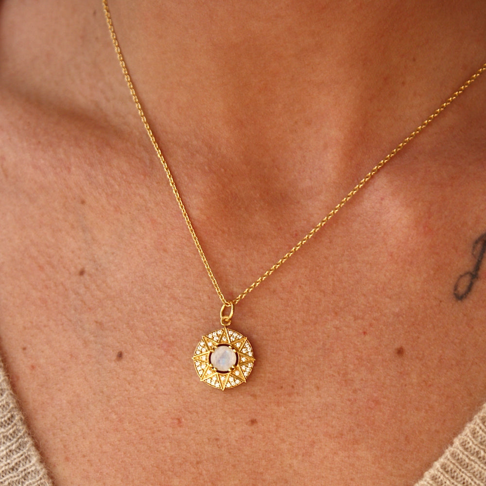 Collier doré médaille étoile pierre et zircons - PIERRE DE