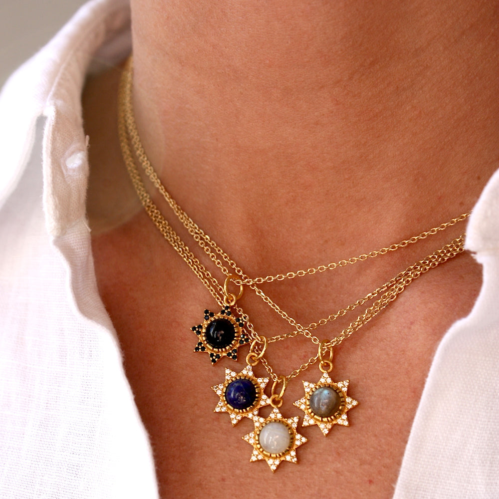 Collier doré soleil zircons et pierre cabochon - PIERRE DE