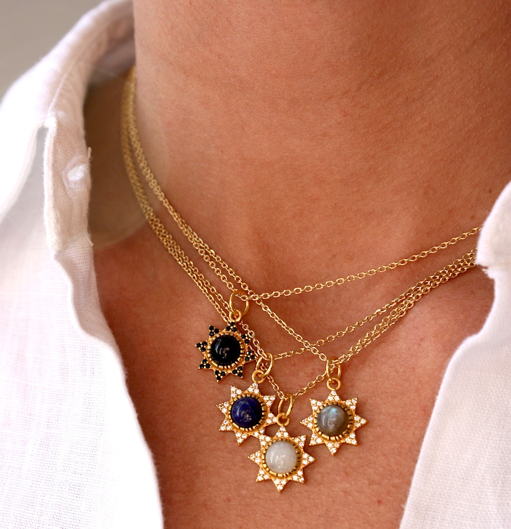 Collier doré soleil zircons et pierre cabochon - PIERRE DE