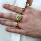 Bague dorée fleur en pierre