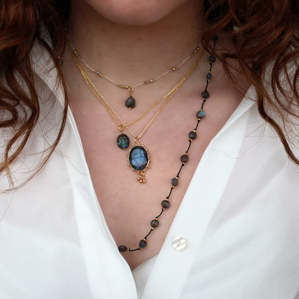 Beige thread and natural stone necklace