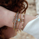 Gold bracelet with 4-claw stone and zircons
