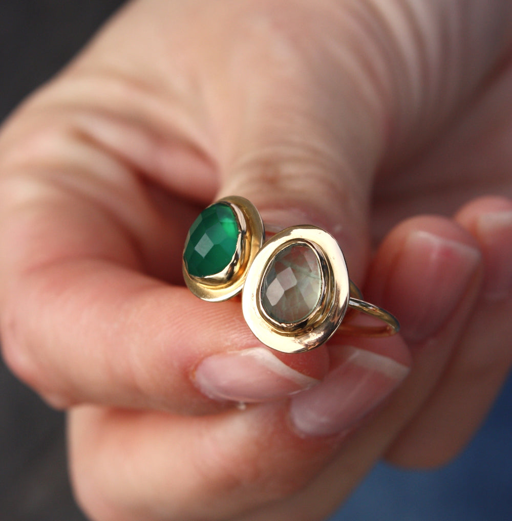 Bague dorée pierre irrégulière