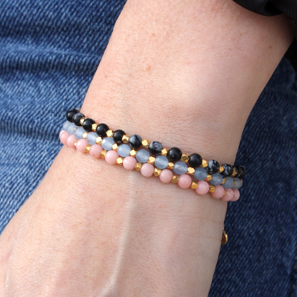 Bracelet perles dorées et pierres facettées - RHODONITE ROSE