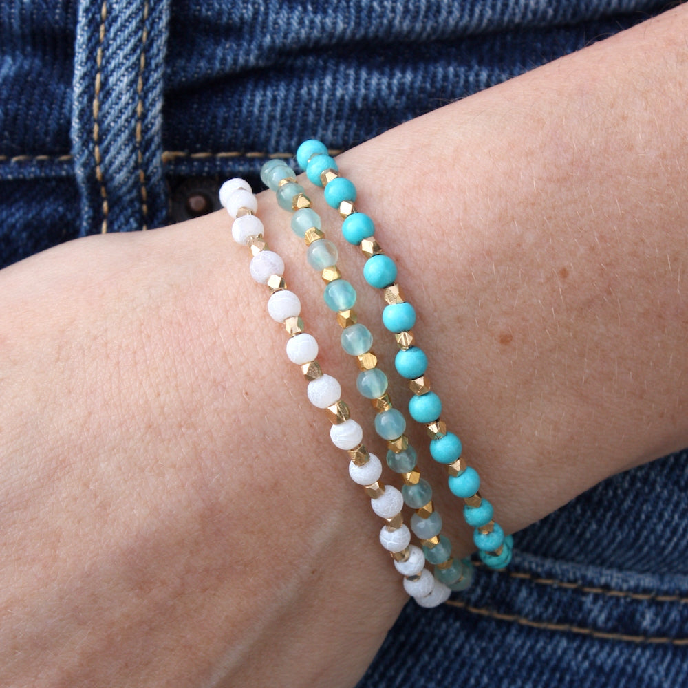 Bracelet perles dorées et pierres facettées - TURQUOISE
