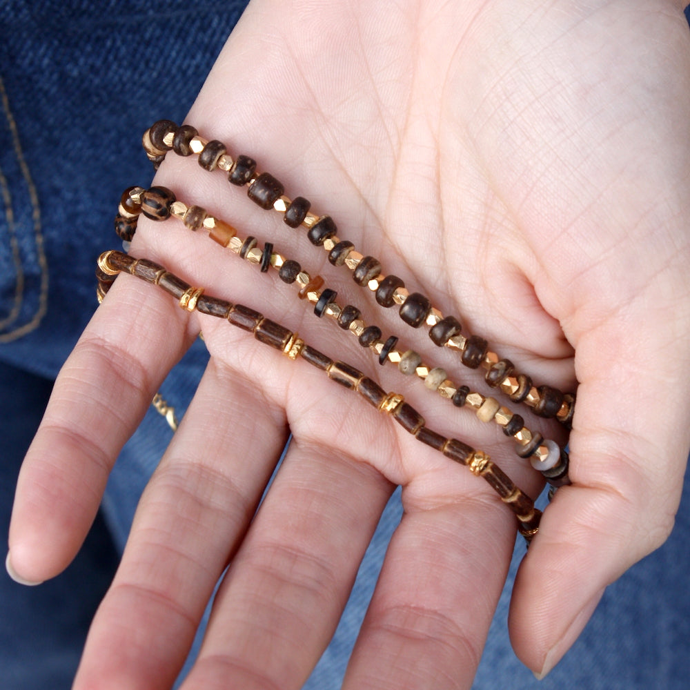 Bracelet perles dorées et pierres facettées - BOIS SOMBRE