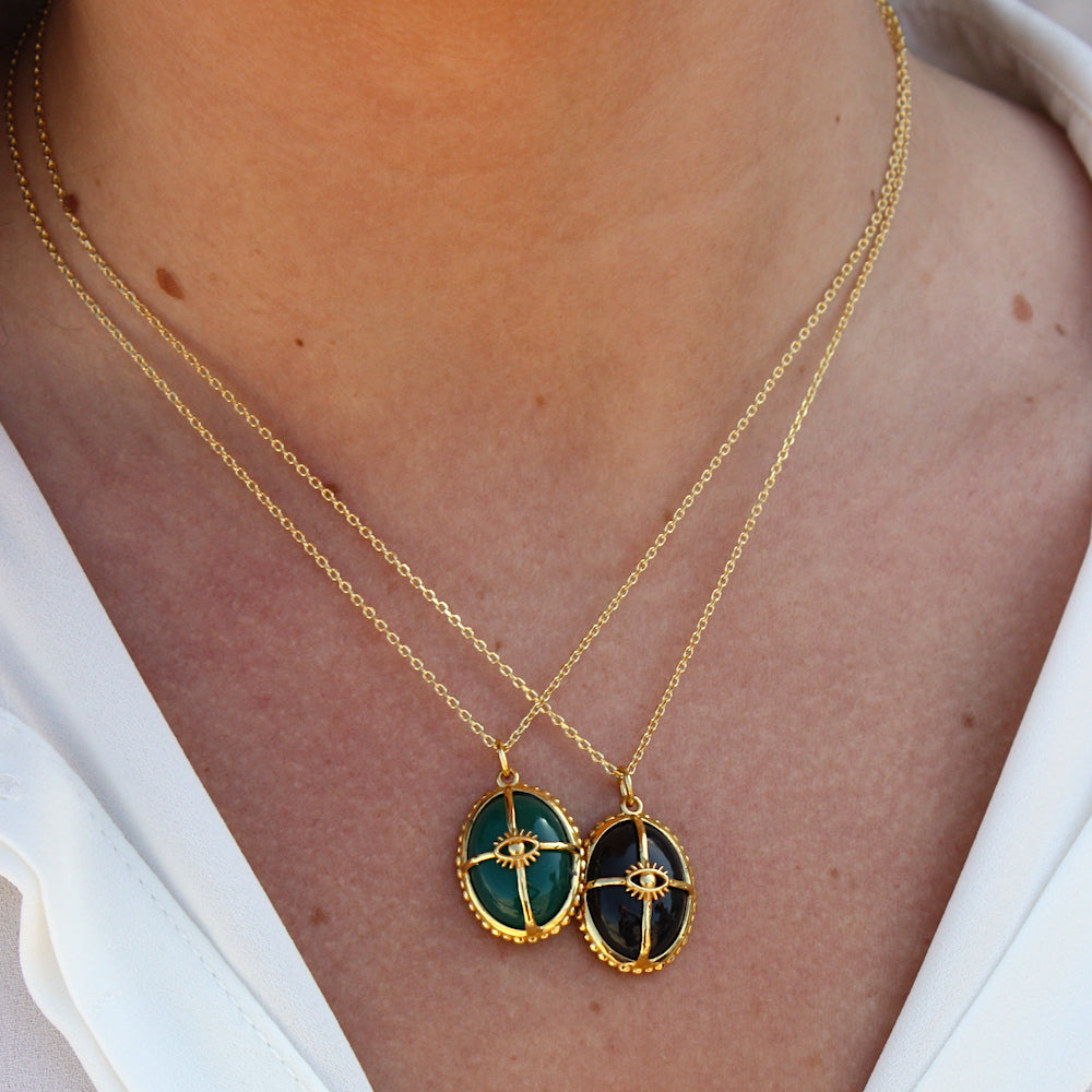 Collier doré cabochon pierre cage dorée et oeil