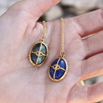 Collier doré cabochon pierre cage dorée et oeil -