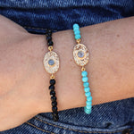 Bracelet doré pierres plaque ovale martelée