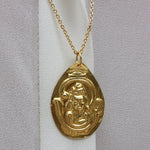 Collier doré et médaille divinité indienne