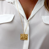 Collier doré et plaque mate divinité indienne
