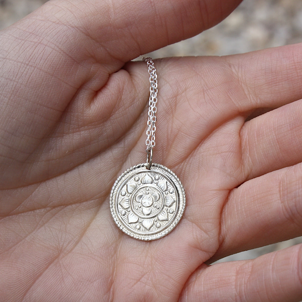Collier argent 925 et médaille fleur