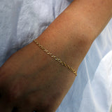 Gold figaro bracelet alternating two sides 18.5cm