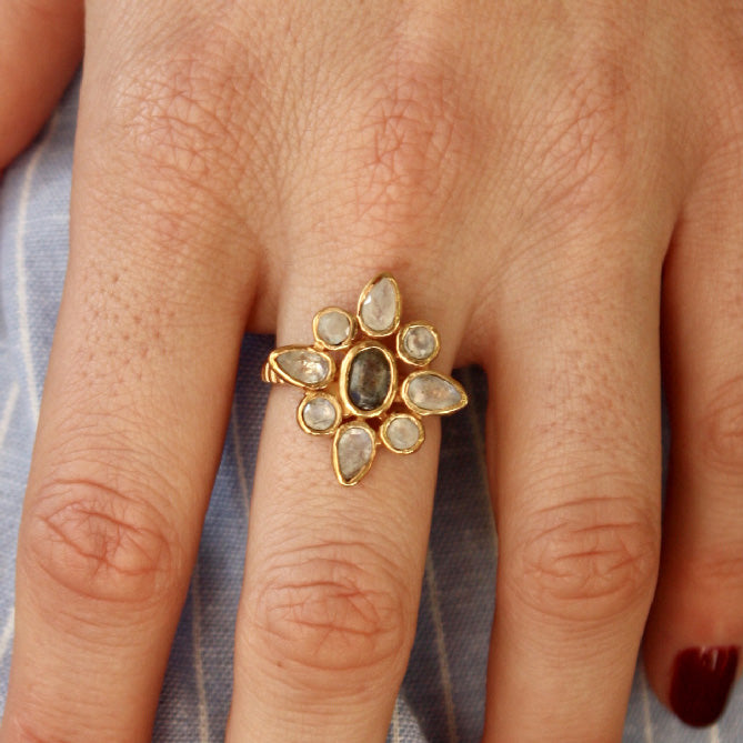 Bague dorée fleur duo de pierres