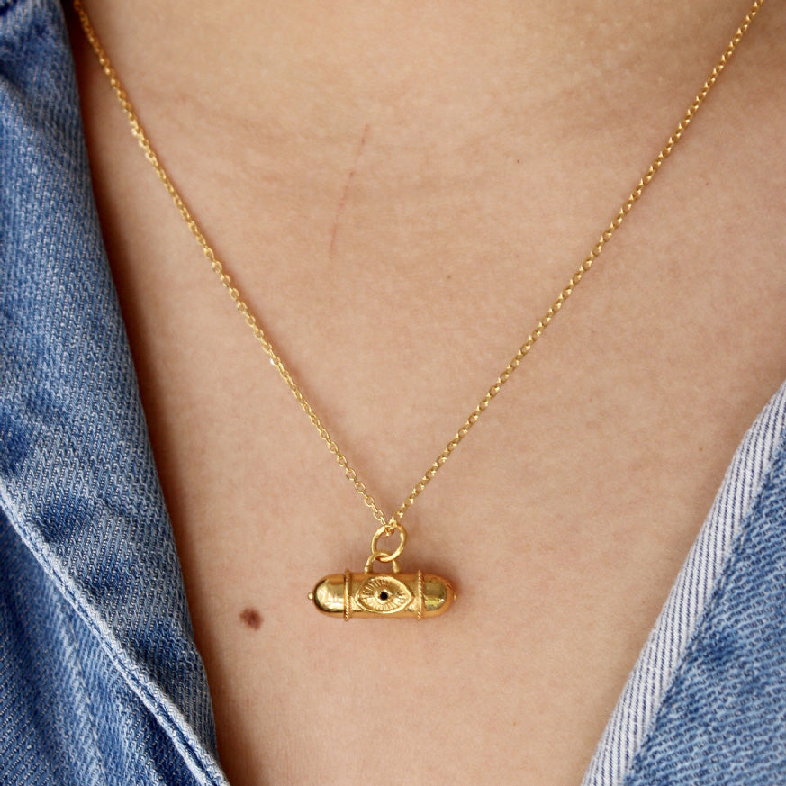 Collier doré talisman oeil soleil et pierre