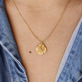 Collier doré médaille étoile et zircons