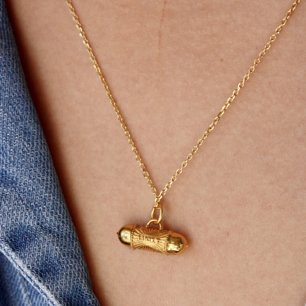 Collier doré talisman lucky et étoiles