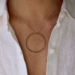 Collier doré anneau S M L XL et zircons noirs - L
