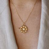 Collier doré fleur ronde baroque et pierres naturelles -