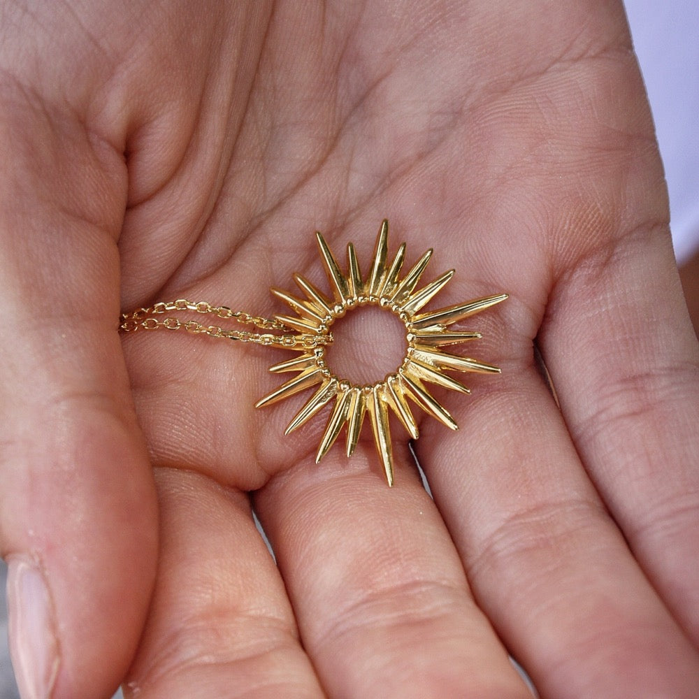 Collier doré pendentif soleil ajouré - Colliers
