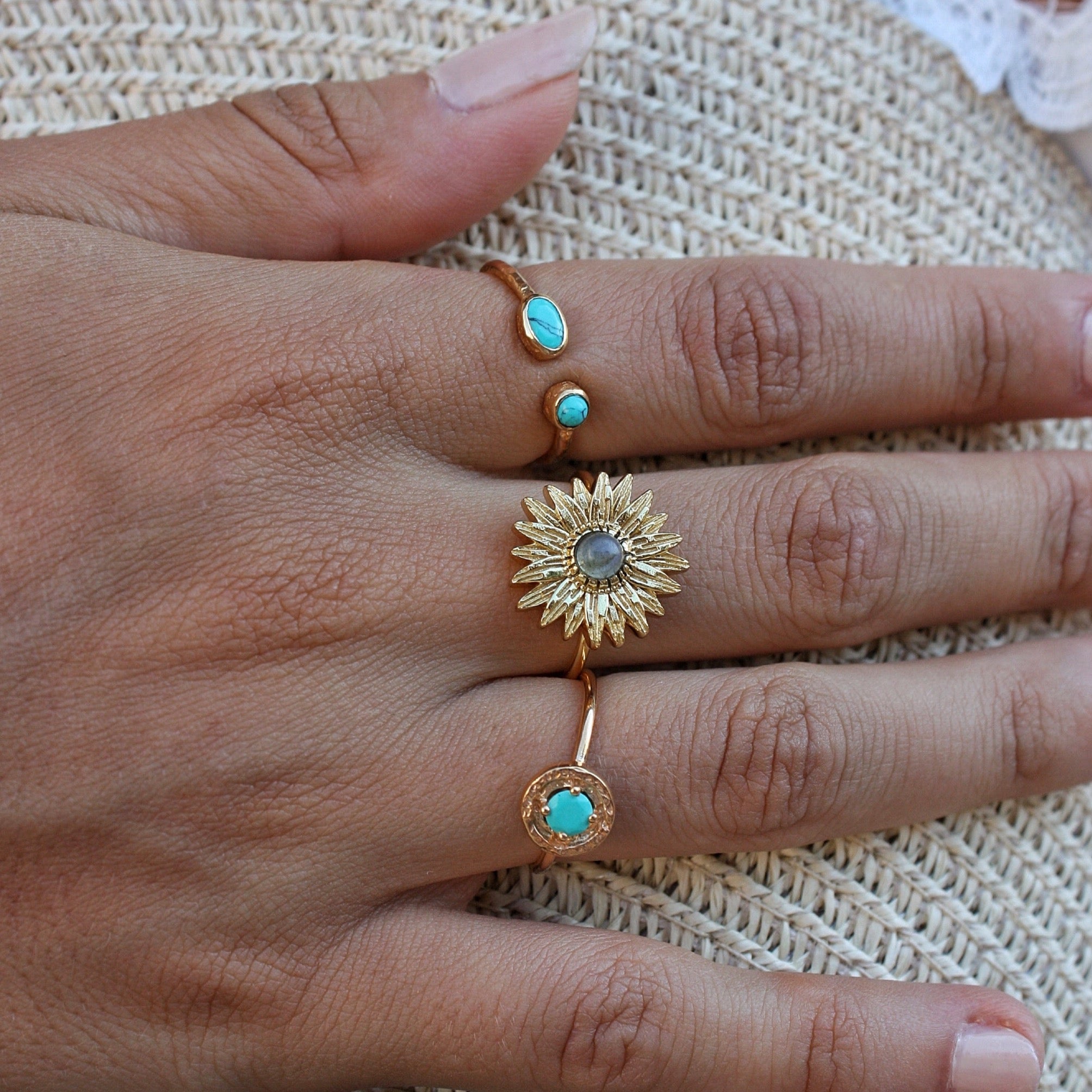 Bague dorée marguerite et pierre